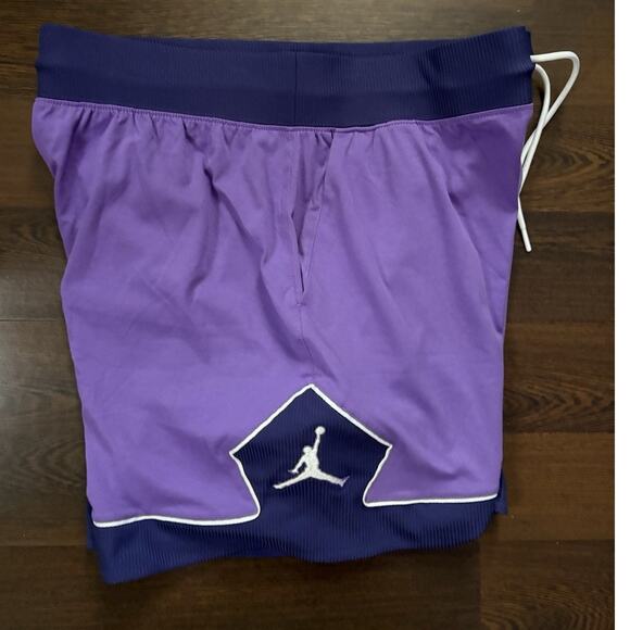 Nike Women's Sz XL Jordan Jumpman Diamond Basketball Loose Fit Short DZ3353-542 - Picture 1 of 9